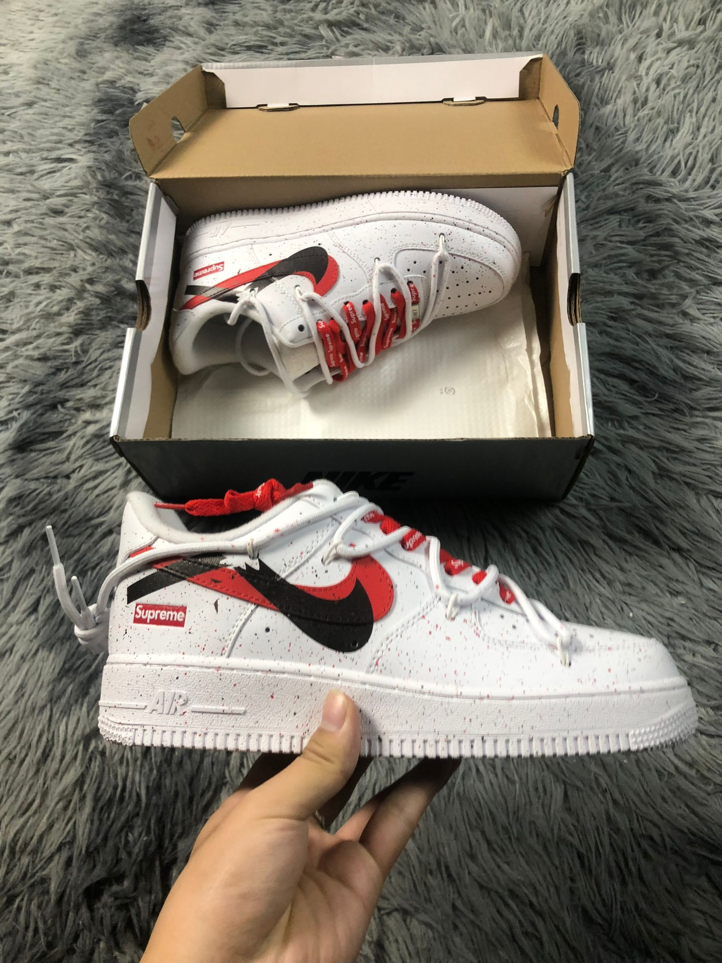 Nike Air Force 1 x Supreme 'White/Red/Black' Mid